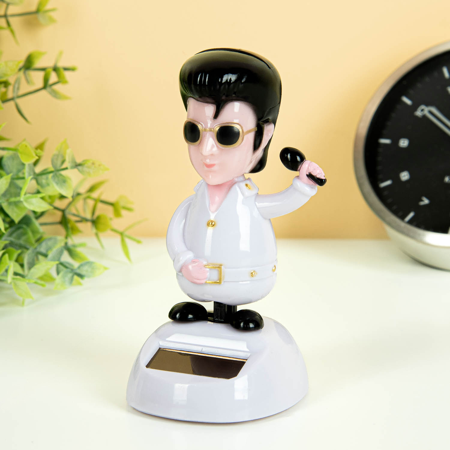 Elvis poppetje op zonne-energie 1 Elvis poppetje op zonne-energie