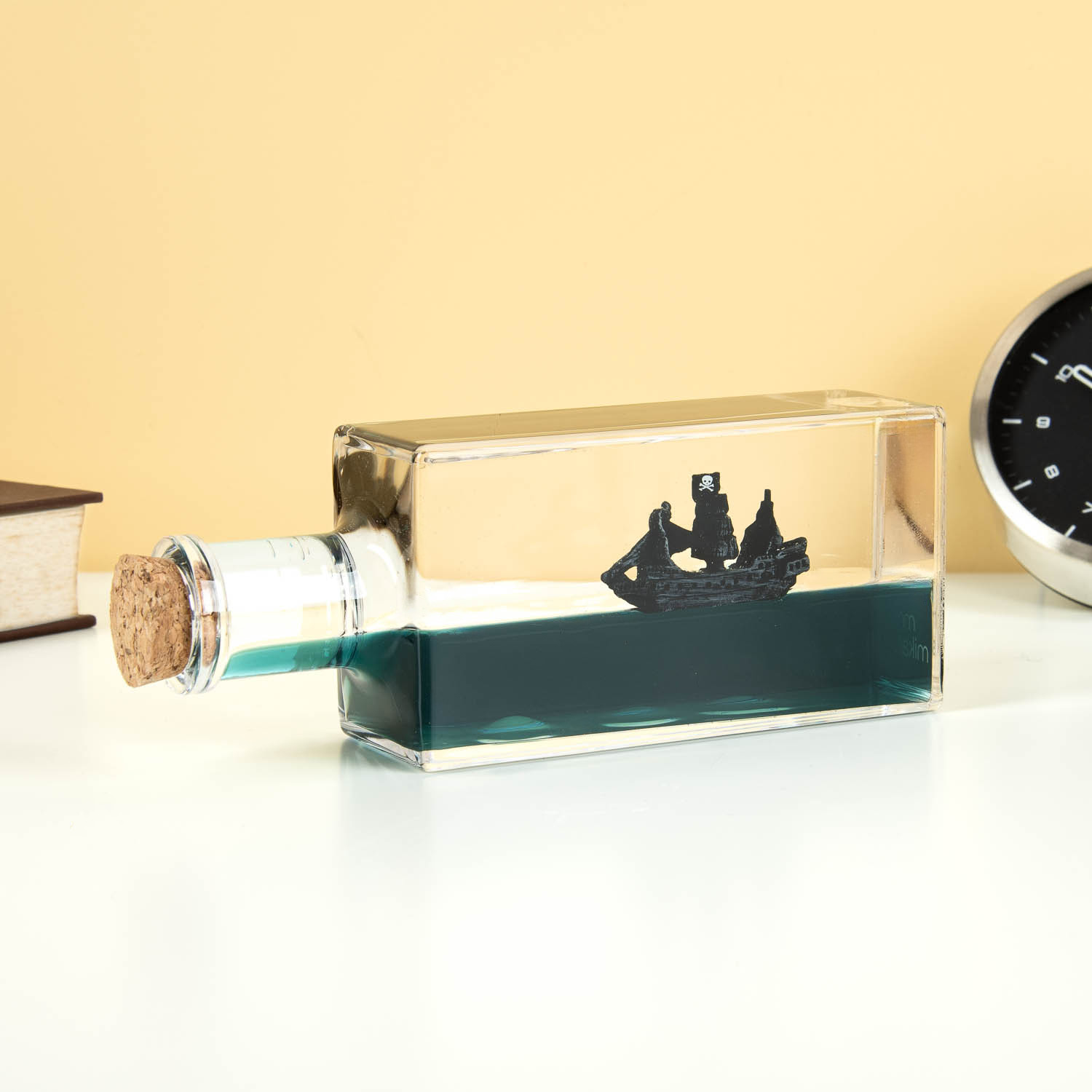 Onzinkbaar piratenschip in fles 1 Onzinkbaar piratenschip in fles
