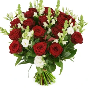 Altijd raak: Rode rozen en witte bloemen