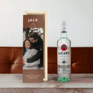 Rum in bedrukte kist - Bacardi