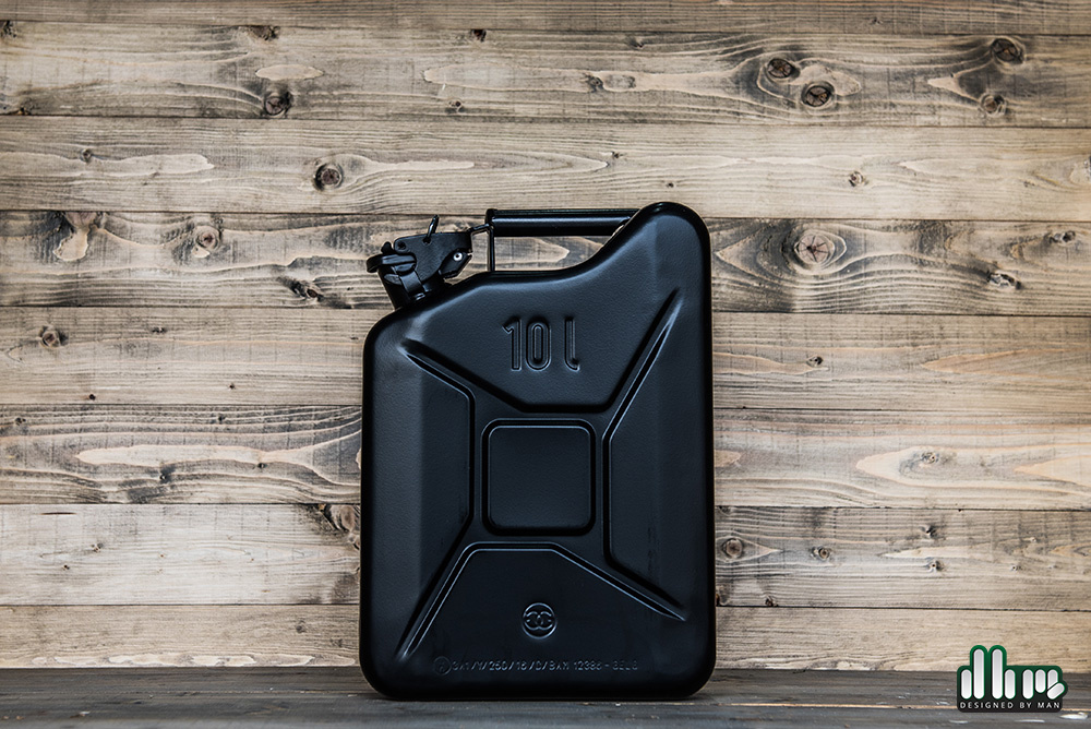Stalen Jerrycan 10L - Zwart - Duurzaam en Veelzijdig - Robuust - Perfect voor in de mancave - Exclusief drank 1 Stalen Jerrycan 10L - Zwart - Duurzaam en Veelzijdig - Robuust - Perfect voor in de mancave - Exclusief drank