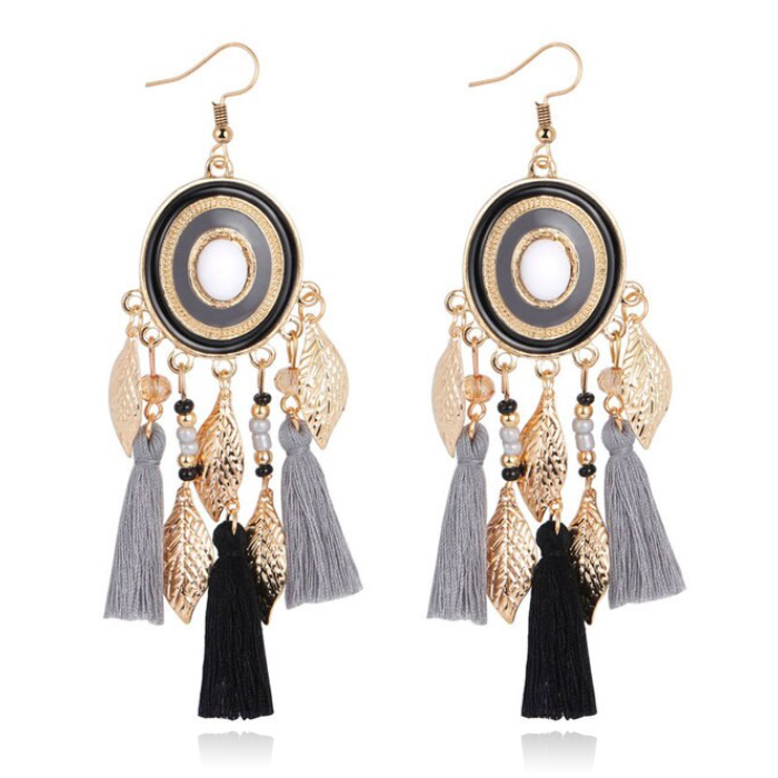 Statement Oorbellen met Ronde Hanger, Bedeltjes en Kwastjes - Grijs Zwart 1 Statement Oorbellen met Ronde Hanger, Bedeltjes en Kwastjes - Grijs Zwart