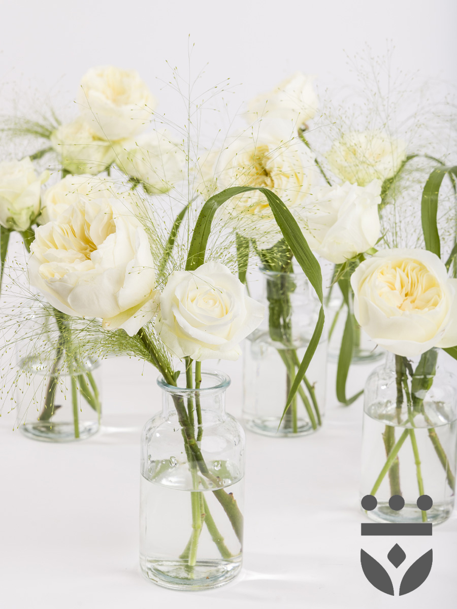 6 witte tafelstukjes, inclusief vaasjes - Platinum | Laag 1 6 witte tafelstukjes, inclusief vaasjes - Platinum | Laag