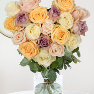 Boeket pastel rozen in hartvorm