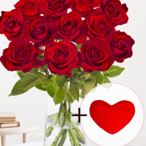 Valentijnsboeket - 12 rode rozen EverRed - Incl. knuffel hartje