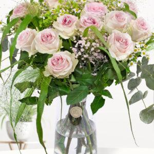 Zomerboeket roze rozen met kamille