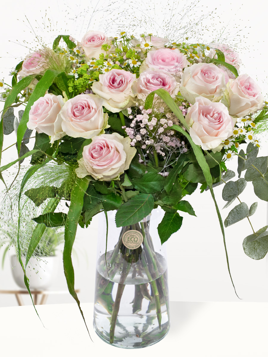 Zomerboeket roze rozen met kamille 1 Zomerboeket roze rozen met kamille