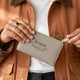 Leren damesportemonnee met naam gegraveerd - Taupe - Klein