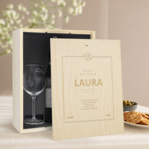 Wijnpakket met glas - Maison de la Surprise Merlot (Gegraveerde deksel)