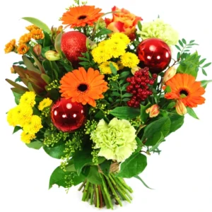 Kerstboeket oranje geel met o.a rode kerstballen