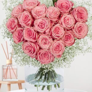 Boeket roze rozen in hartvorm met gipskruid - Sophia Loren