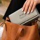 Leren damesportemonnee met naam gegraveerd - Taupe - Groot