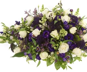 Rouwstuk 80 - 90 - 100 cm wit paars met o.a witte rozen