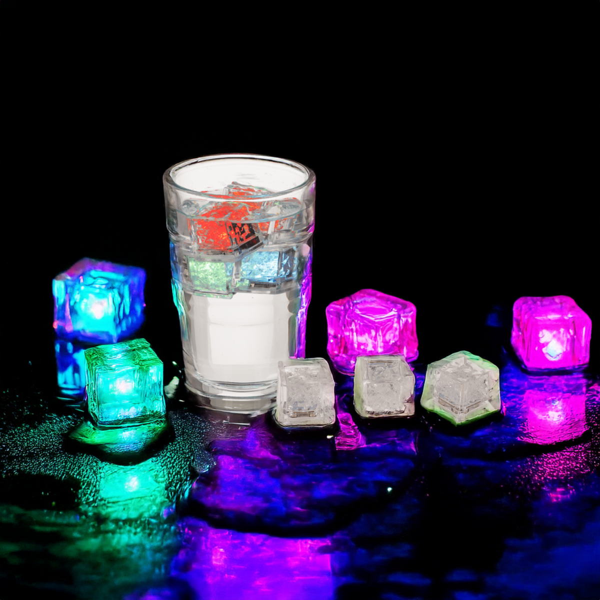 Kleurveranderende LED-ijsblokjes - Set van 6 - 2,7 cm 1 Kleurveranderende LED-ijsblokjes - Set van 6 - 2,7 cm