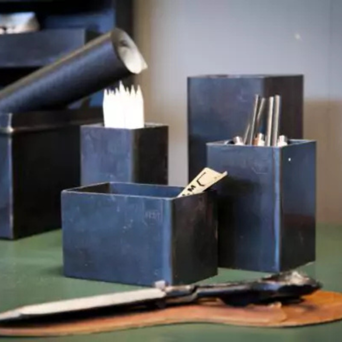 Metalen opbergbakjes - set à 2 stuks (S & L) 1 Metalen opbergbakjes - set à 2 stuks (S & L)