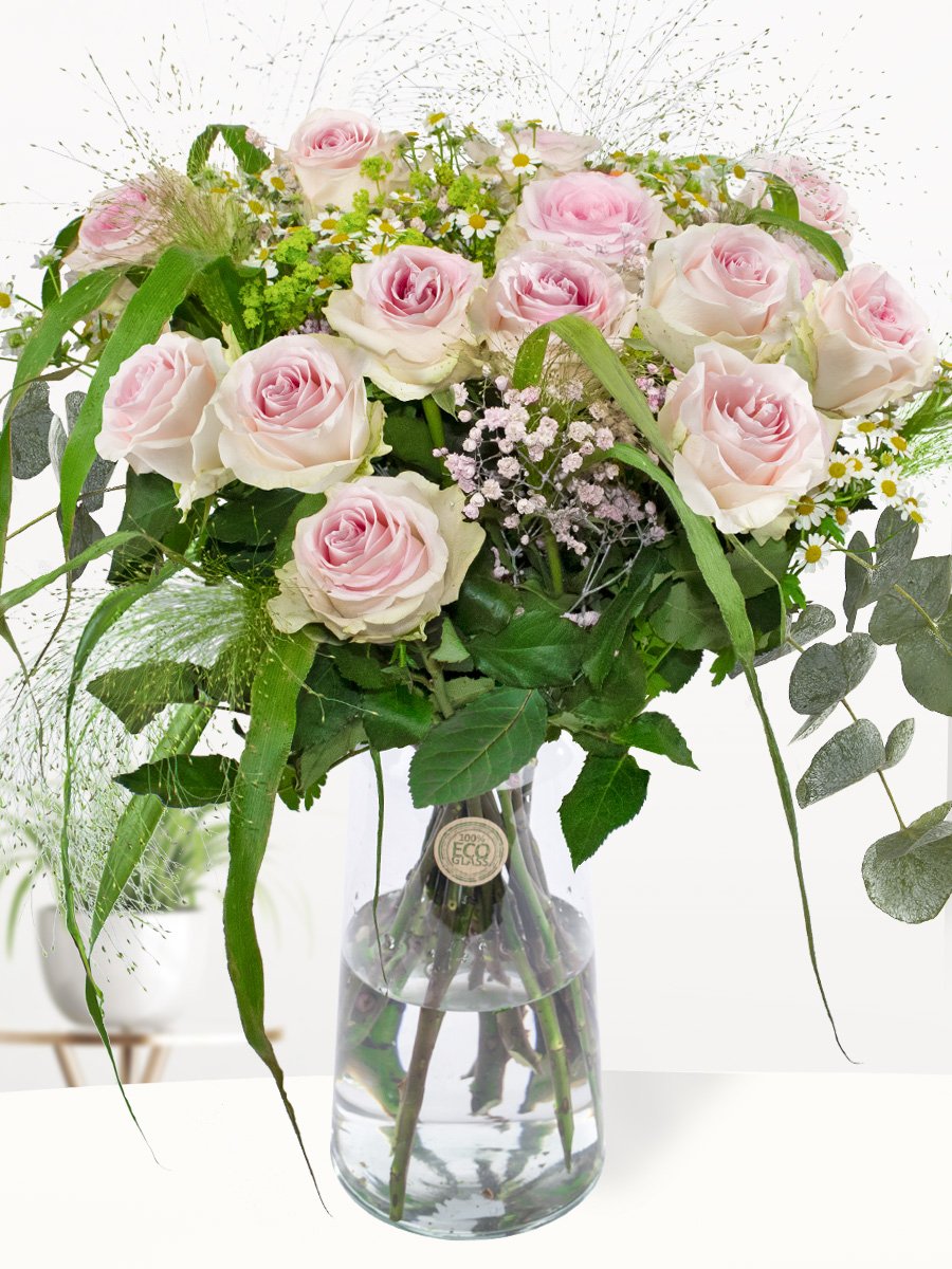 Zomerboeket roze rozen met kamille 1 Zomerboeket roze rozen met kamille